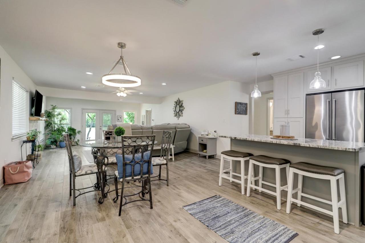 Kingwood Cottage - 10 Mins From Iah - Lake Front همبل المظهر الخارجي الصورة